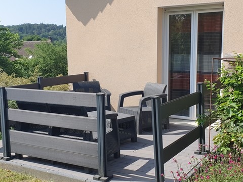 la terrasse devant le  salon
